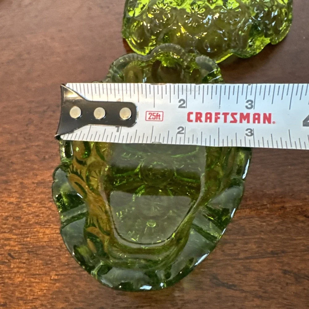 2 - 4.25" L.E. Smith MOON & STARS Green Glass Ashtray Trinket Vanity Dish VNTG - Picture 6 of 7
